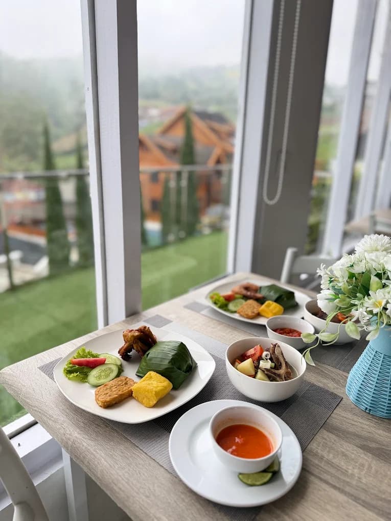 Santap dengan Pemandangan Darajat